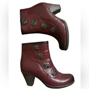 Vangelo lined boots in new condition a few times by my Mom😂 too funky for her6.5